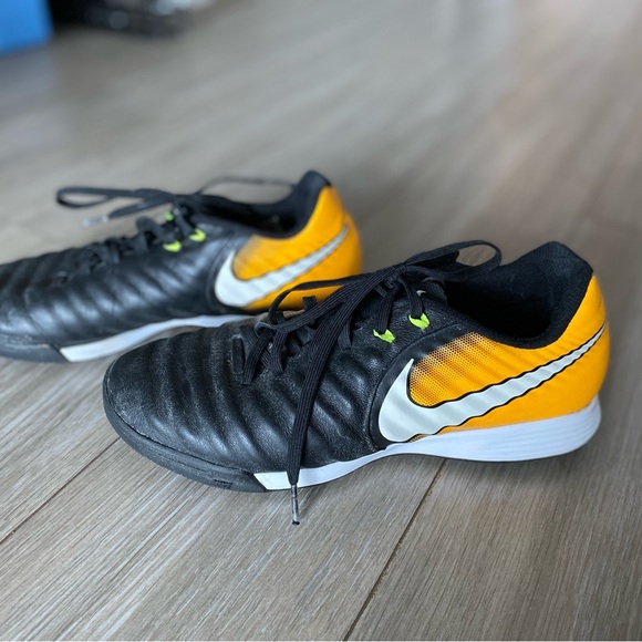 Women’s Nike Field Hockey shoes - Picture 1 of 4